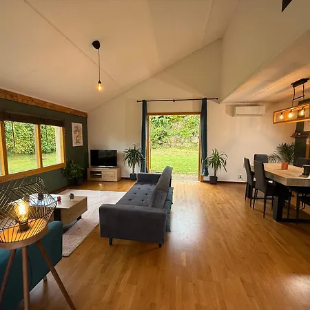 6 Personnes Dans Avec Piscine Et Tennis Villa