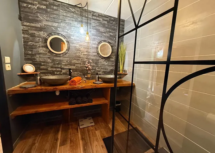 6 Personnes Dans Avec Piscine Et Tennis Lombez